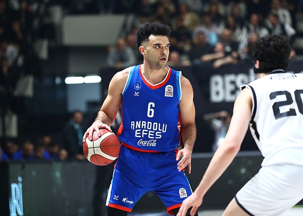 Basketbol Süper Ligi'nin 13. haftasında Anadolu Efes, deplasmanda Beşiktaş'a 87-70'lik skorla yenilerek sezonun üçüncü mağlubiyetini aldı.