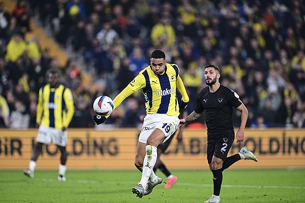 Jose Mourinho yönetimindeki Fenerbahçe, Süper Lig'in 18. haftasında evinde Hatayspor'u 2-1 mağlup etmeyi başardı.