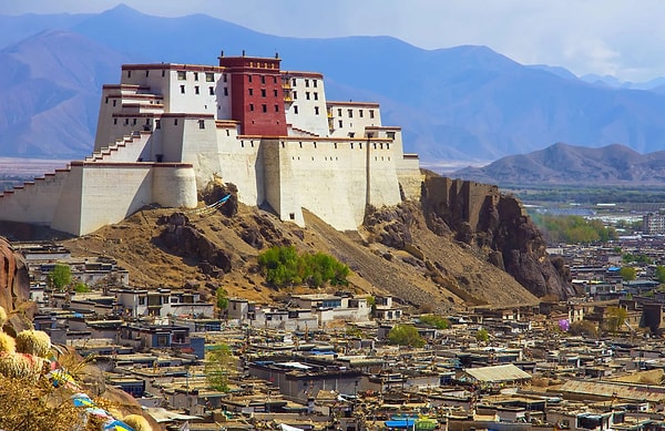 Batı Çin bölgesinde devam eden artçı depremler oldu. Artçıların da Nepal'den hissedildiği öğrenildi.