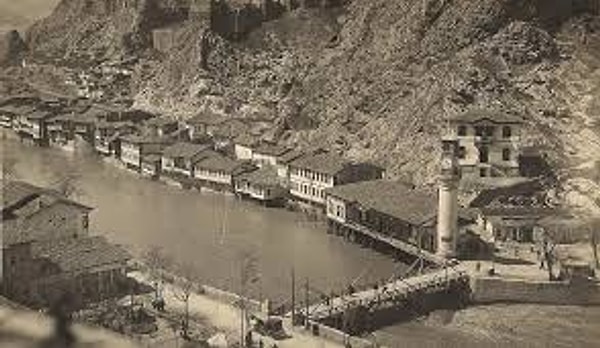 Amasya ve Manisa bugün hala Osmanlı’nın ihtişamını yansıtan eserleriyle tarih severleri kendine çekiyor. Bu şehirlerin sokaklarında dolaşırken sadece Osmanlı’nın değil dünya tarihinin de izlerini sürebilirsiniz.