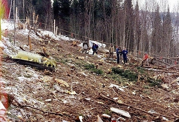 Uçak, aerodinamik taşıma gücünü kaybederek stall durumuna girdi ve kontrolsüz bir şekilde düşmeye başladı. Pilotlar, uçağın kanatlarını dengelemeyi başarmış olsalar da yer yüzeyi artık çok yakındı ve çarpışma kaçınılmaz hale geldi.