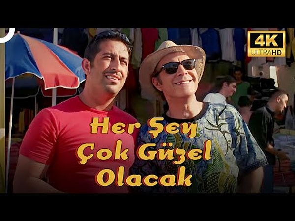 Tarkan şarkıcılığının yanında kendini söz yazarı ve besteci olarak kanıtlarken bir yıl sonra Cem Yılmaz, "Her Şey Çok Güzel Olacak" filminin senaryosunu yazarak kendini farklı bir alanda kanıtlamıştı.