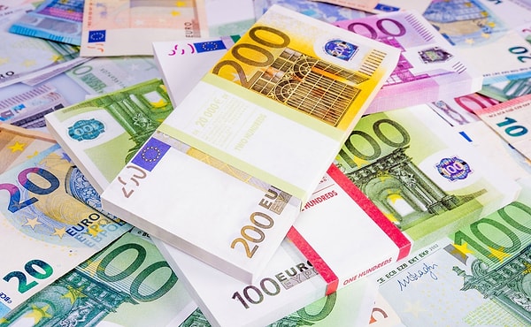 Euro da doların ardından toparlandı ve 36,7598 TL seviyesinden işlemde.