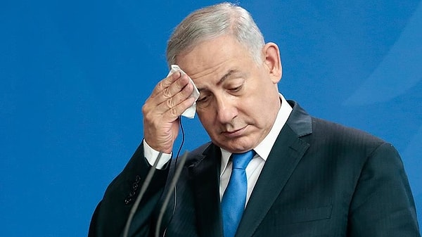 Netanyahu, kendisine sunulan rapora ilişkin, "Ortadoğu'da köklü değişikliklere tanık oluyoruz. İran uzun zamandır en büyük tehdidimizdi ancak arenaya yeni güçler giriyor ve beklenmedik durumlara karşı hazırlıklı olmalıyız. Bu rapor bize İsrail'in geleceğini güvence altına almak için bir yol haritası sunmaktadır." ifadelerini kullandı.