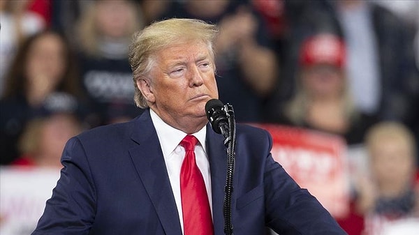 Trump, Suriye'deki yaklaşık 2 bin Amerikan askerini geri çekip çekmeyeceği sorusuna, "Bunu size söylemeyeceğim çünkü bu bir askeri stratejinin parçası. Ancak şunu söyleyebilirim ki bu Türkiye ile ilgili bir durum." yanıtını verdi.