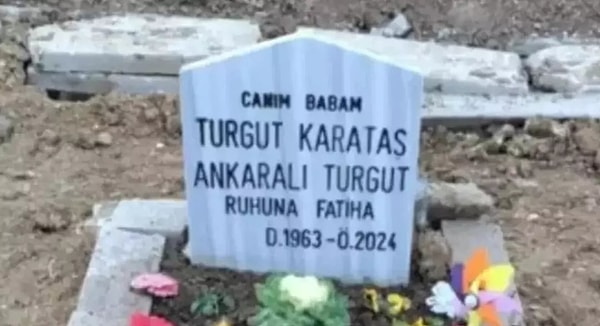 Özlem Sülü, mezar taşını "Canım babamız" olarak değiştirmesinin ardından "Sadece senin babam değil, onun beş evladı var. Sen 'Babam' yazdırdıkça ben 'Babamız' yazdıracağım. Bırak da babam mezarında rahat uyusun." şeklinde konuşmuştu.