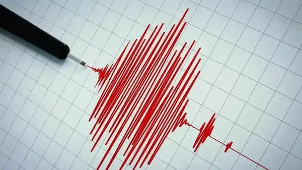 Kandilli Rasathanesi Ve Deprem Araştırma Enstitüsü; Erzurum’un Pasinler ilçesi Taşlıçayır merkezli olmak üzere; sabah saat 04:30’da 4.5, saat 04:43’te 2.5 ve saat 05.05’de 1.9 büyüklüğünde üç ayrı sarsıntının kaydedildiğini açıkladı.