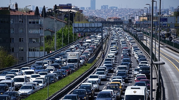 Geçen yılın birincisi New York ise, bu yıl trafikte harcanan 102 saatle listede ikinciliği Chicago'yla paylaştı. 2023'te beşinci sırada olan Chicago'da trafikte harcanan saat 96'dan 102'ye yükseldi.