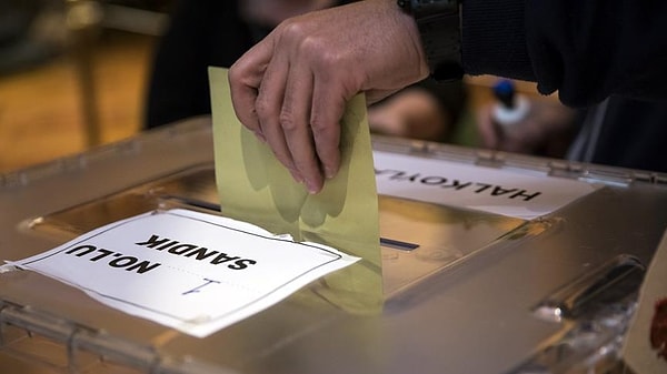 Geçmiş dönem seçimlerinde AK Parti büyük oranda oy kaybetti. AK Parti kulislerinde ise oy kaybının 'küskün emekliler' olduğu uzun süredir konuşuluyordu.