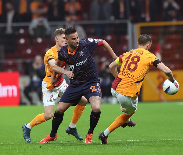 Galatasaray, Ziraat Türkiye Kupası C Grubu'ndaki ilk maçında Başakşehir ile 2-2 berabere kaldı.