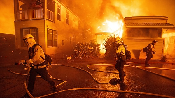 Şov dünyasının kalbi Los Angeles’taki yangında ünlülerin de evi yandı.