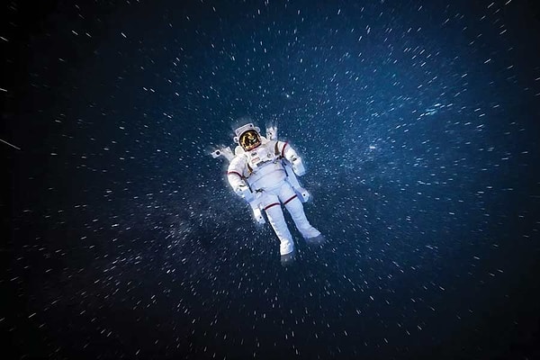 Ardından beden, 15 dakikalık bir titreşimle parçalanarak küçük parçacıklar haline getirilir. Bu yöntem, astronotların güvenliğini artırmak için geliştirilmiş olsa da hayal etmesi bile rahatsız edici değil mi?