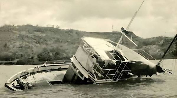 3 Ekim 1955 sabahında MV Joyita, Samoa’nın Apia Limanı’ndan Tokelau Adaları’na gitmek üzere hareket etti. Gemi, 16 mürettebat ve 9 yolcu taşıyordu. Ancak motor arızası nedeniyle yolculuk riskliydi ve Joyita yalnızca bir motorla yola çıkmıştı.