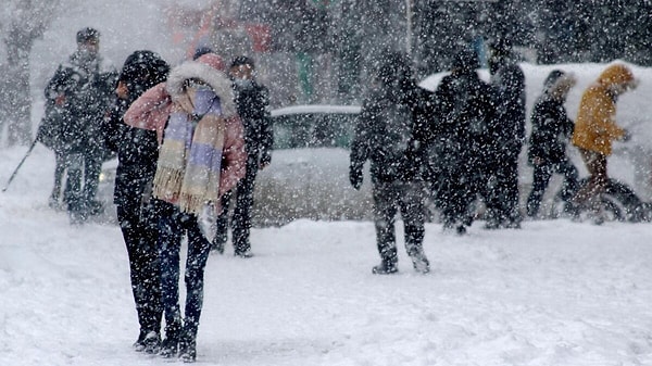 Meteorolojik tahminler ve çeşitli hava durumu analizleri İstanbulluların umutlarını boşa çıkarırken tartışmalara son noktayı Prof. Dr. Mikdat Kadıoğlu koydu.