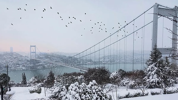 Sosyal medya hesabından yaptığı detaylı bir açıklamada İstanbul’da kar yağışı için en uygun tarihleri 13 Ocak Pazartesi ile 14 Ocak Salı gecesi olarak işaret etti.