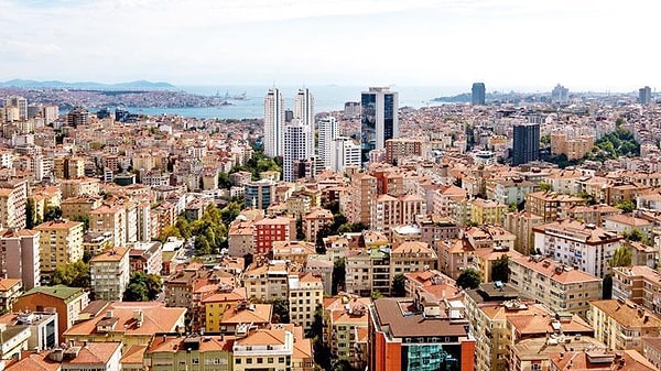 Yabancılara Satışın Durdurulması: Konut piyasası denge bulana kadar yabancılara konut satışının durdurulması ve düzensiz göçle mücadele edilmesi gerektiği belirtildi.