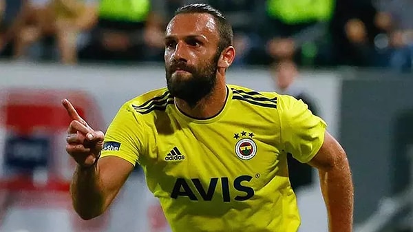 Fenerbahçe'de attığı gollerle adından söz ettiren ve Lazio ile Real Mallorca formaları giyen Vedat yine gazete manşetlerini süslüyor.