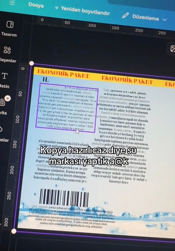 Su şişesinin kağıdını baştan hazırlayan öğrenci saatlerce kopyaları bilgisayardaki bir uygulamadan kağıda yazdı.