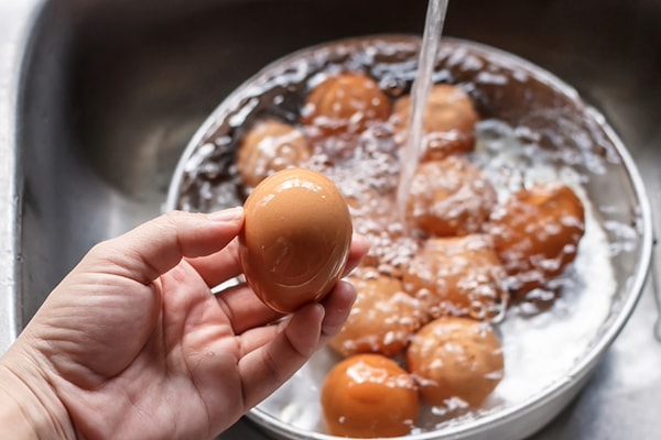 Mutfağınızda yumurta haşlarken yaşadığınız çatlama sorununa çözüm arıyorsanız bu önerileri uygulayabilirsiniz.İşte yumurta haşlama sanatını öğrenmenin tam zamanı!