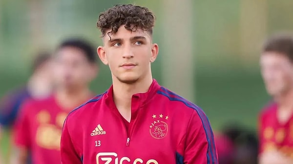 Fenerbahçe'nin listesindeki isim Trabzonspor'dan Ajax'a transfer olan Ahmetcan Kaplan olduğu öğrenildi.