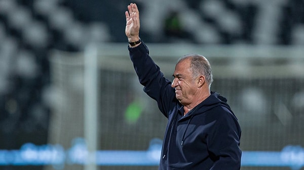 Ancak ilk lig maçı hayal kırıklığı oldu. Fatih Terim'in Al Shabab'ı Merih Demiral'ın Al Hilal'ine 3-2 mağlup olarak kötü bir başlangıç yaptı.