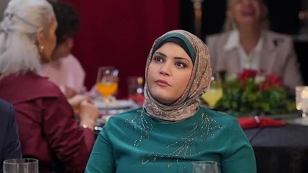 Show TV'nin fenomen dizisi Kızılcık Şerbeti'ndeki yangında kimlerin öldüğü merak yaratmıştı. Nilay'ın ağır yaralı olduğu dizide ölüp ölmeyeceği konusu tartışma yarattı. Bölüm sonunda beklenen haber geldi ve Nilay öldü. Kızılcık Şerbeti seyircisi söz konusu olaya inanamadı.