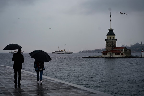 Hafta sonunun gelmesiyle birlikte plan yapan vatandaşlar, "Bugün hava nasıl olacak?" sorusunun yanıtını araştırıyor. Başta İstanbul olmak üzere Marmara Bölgesi'nde yaşayan vatandaşlara Meteoroloji Genel Müdürlüğü'nden kötü bir haber var.