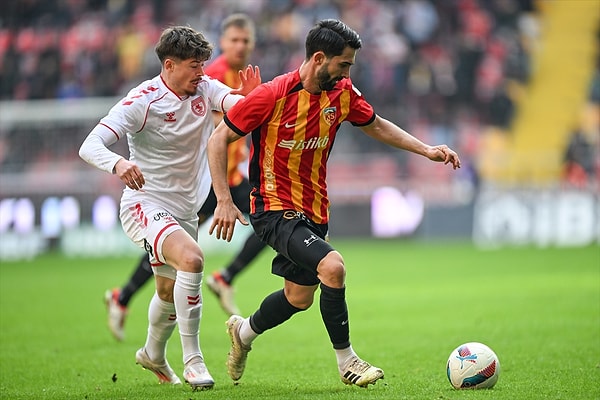 Süper Lig'in açılış maçında Kayserispor evinde Samsunspor'u ağırladı. Misafir takım 1-0'lık galibiyetle sahadan galip ayrıldı.