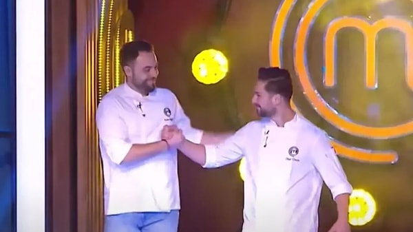 Son olarak kendi imza tabaklarını yapan Kerem ve Onur canlı olarak oylandı. Ailelerin de katıldığı büyük finalde MasterChef kazananı belli oldu.