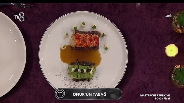 Onur imza tabağının ismine "Emek" dedi. Tabağını silesinden, hayat çabasından ve MasterChef hikayesinden bahsederek tanımladı👇🏻