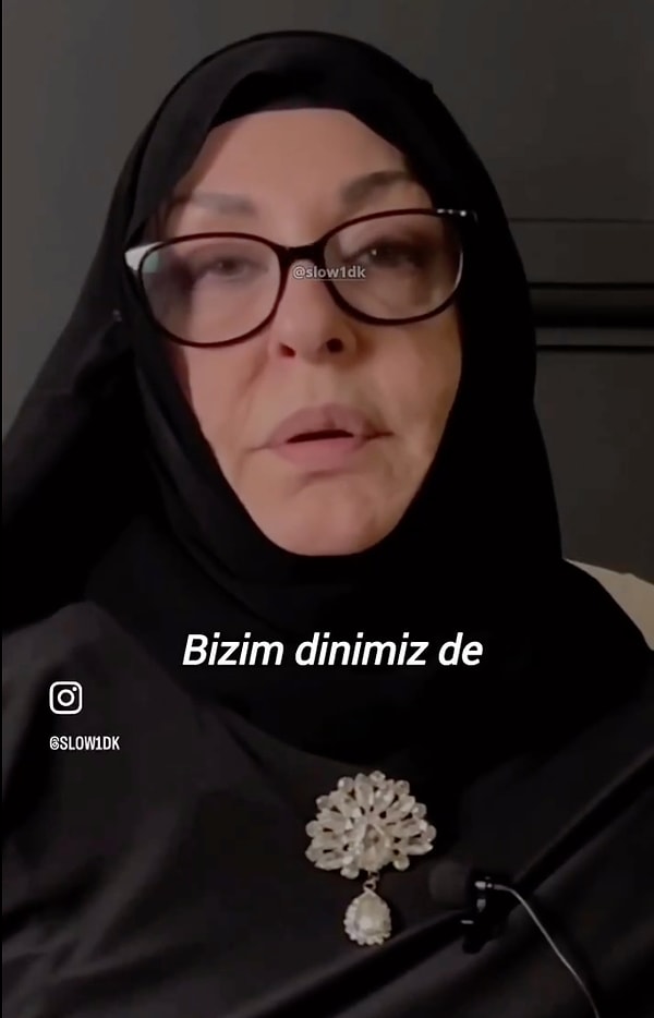 “Bizim dinimizde kadına o kadar hak tanınmış ki… Bir kadın çalışmak zorunda değil. Çocuklarına bakmak zorunda değil, çocuklarını emzirmek zorunda değil.  Kadının eşi, ev işi yapan hizmetçi ve süt annesi tutmak zorunda. Bunlar İslam’da kadına verilmiş haklar." şeklinde konuşan Nazır'ın o anlarına gelin birlikte bakalım...