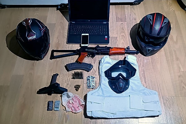 Oğulcan Şahin isimli kişi, 4 ay önce cezaevinden firar ederek kayıplara karıştı. Toplam 123 suçta aranan suç makinesini aramak için polis ekipleri çalışma başlattı.