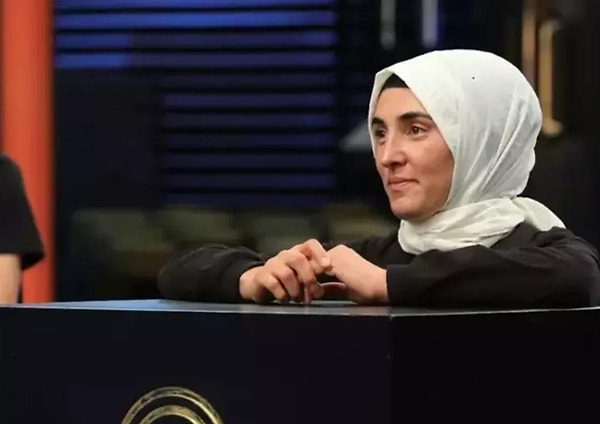 Ayşe Ekiz’in finale katılamama sebebinin ağır bir grip olduğu öğrenildi. Programda açıklama yapan eski yarışmacı Zeynep, Ayşe’nin sağlık durumu nedeniyle gelemediğini belirtti ve “Herkese selamı var, çok gelmek istedi ama grip çok ağır geçti” dedi.