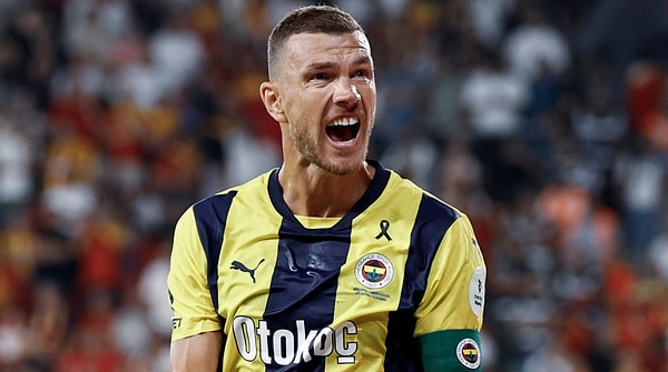 Edin Dzeko, maçın ardından rakipleri Galatasaray'a olay bir gönderme yaptı ve hakem kararlarını paylaşımı ile eleştirdi.