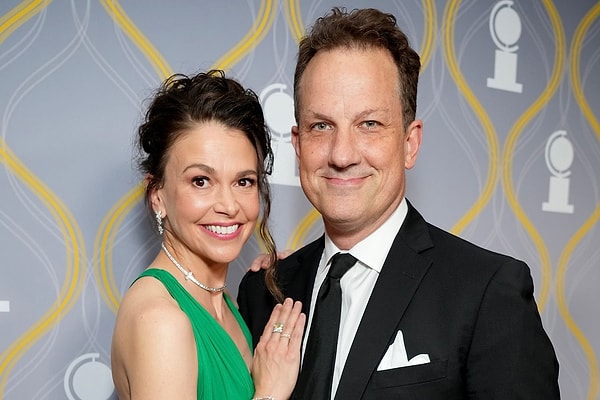 This caused even more attention because Sutton Foster was already married to Ted Griffin. The couple, who tied the knot in 2014, recently announced their separation.