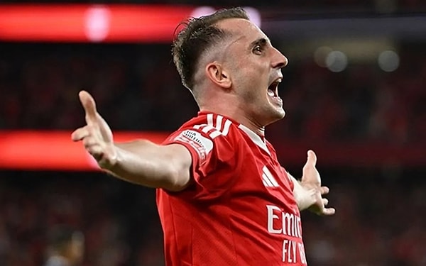 Benfica’nın genç yıldızı Andreas Schjelderup, Sporting Lizbon’a karşı attığı golle tüm dikkatleri üzerine çekti. Schjelderup’un yükselen performansı, Kerem Aktürkoğlu’nun ilk 11’deki yerini tehlikeye attı.