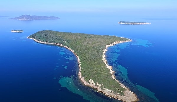 5. Akdeniz’in en büyük adası hangisidir?