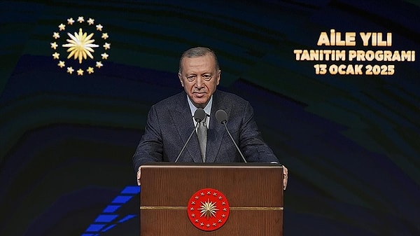 Aile Yılı Tanıtım Programı’nda konuşan Cumhurbaşkanı Erdoğan, yol haritasını ve atılacak adımları açıkladı. Erdoğan, genç çift ve çalışan kadınlara yönelik uygulanacak yeni uygulamaları açıkladı.