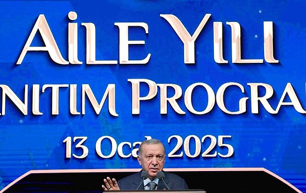 Cumhurbaşkanı Erdoğan, Aile Yılı Tanıtım Programı'nda yeni evlenecek çiftler ve yeni doğan bebekler için ailelere yapılacak yardımları aktardı.