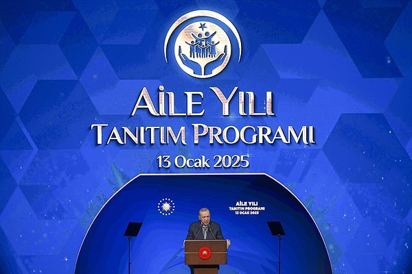 Cumhurbaşkanı Erdoğan, Aile Yılı Tanıtım Programı toplantısında yeni evlenecek çiftlere kredi desteğini duyurdu ve çeşitli açıklamalarda bulundu. Erdoğan'ın radarına ağızları açık bırakan bu düğün istekleri takıldı.