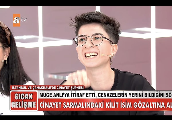 "Sen de stüdyoya gel, öldürdüğün kadınların gözlerine nasıl baktıysan benim de gözlerime bakarak konuş!" diye seslendi.