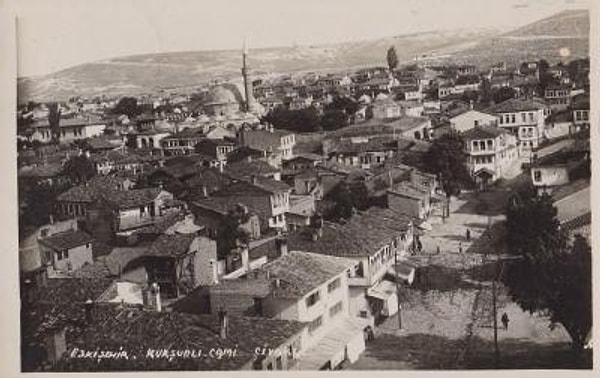 Eskişehir, Yunancada Dorylaion, Latincede Dorylaeum ismiyle tanınıyordu. Arap kaynaklarında ise Darauliya, Adruliya ve Drusilya ismiyle yer alıyordu.