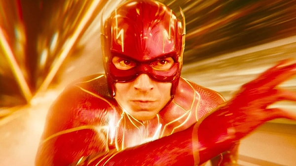 Warner Bros.'un 2023'te yayımladığı The Flash, son yılların en büyük hayal kırıklıklarından biri olarak anılıyor. IMDb'de yalnızca 6.6 puan alarak düşük bir değerlendirme alan film, vizyona girdiği dönemde ciddi eleştirilerle karşılaşmıştı.