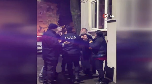 Polis iki grubu ayırmak için uzun uğraşlar verdi. İki gruptan birinin, daha sonra polis ekiplerinden de şikayetçi olduğu öğrenildi.