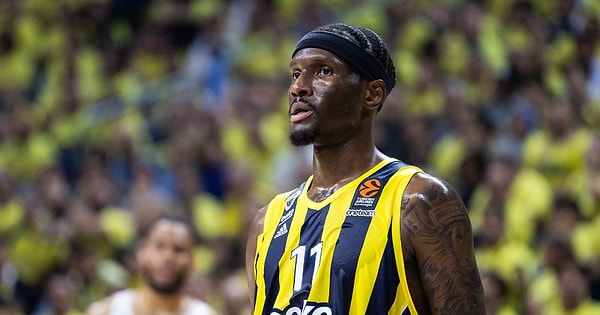 Avrupa ve Türkiye'de şampiyonluk kovalayan Fenerbahçe Beko'nun yıldızı Nigel Hayes-Davis, 1907 ÜNİFEB'in düzenlediği Aydınlık Gelecek Ödülleri töreninde Yılın Erkek Basketbolcusu seçildi.