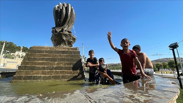 Geçen senenin sıcaklık rekorunu kıran kent Şanlıurfa oldu. Ceylanpınar ilçesi 20 Haziran 2024 tarihinde termometrelerin 47.8 dereceyi görmesiyle rekor kırdı.