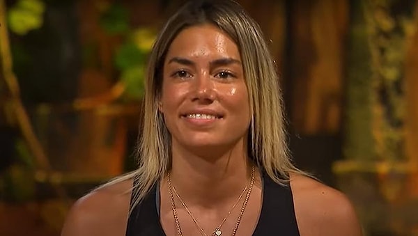 Survivor'da yer aldığı her sezon kaos değil doğrudan kavgaya neden olan Asena Demirbağ, bu sezon da yapacağını yaptı.