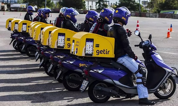 Online market ve yemek sipariş uygulaması Getir, mali zorlukların ardından yemek ve dağıtım kısmını Birleşik Arap Emirlikleri (BAE) devlet fonu Mubadala’ya teslim etmişti.