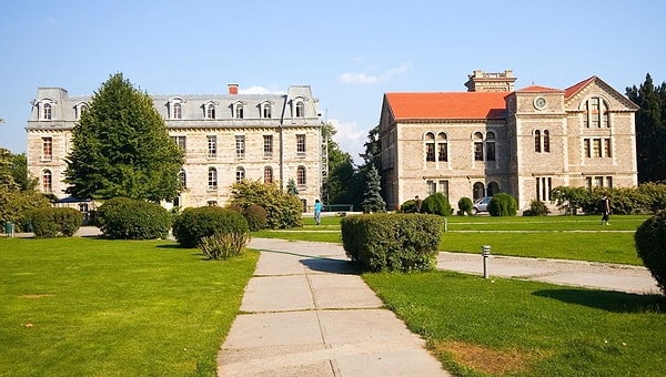 Aynı şekilde Boğaziçi Üniversitesi de hem akademik özgürlüğüyle hem de mezunlarının başarısıyla bu yıl listeye girmeyi başardı.