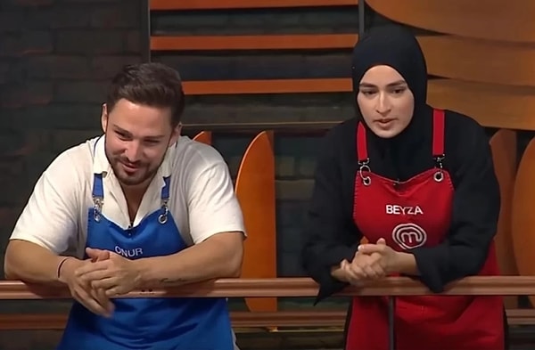 Sosyal medyada MasterChef Beyza'nın annesinin bir kullanıcının "Beyza, Onur'u kullandı" paylaşımına yorum yaptığı iddia edildi.